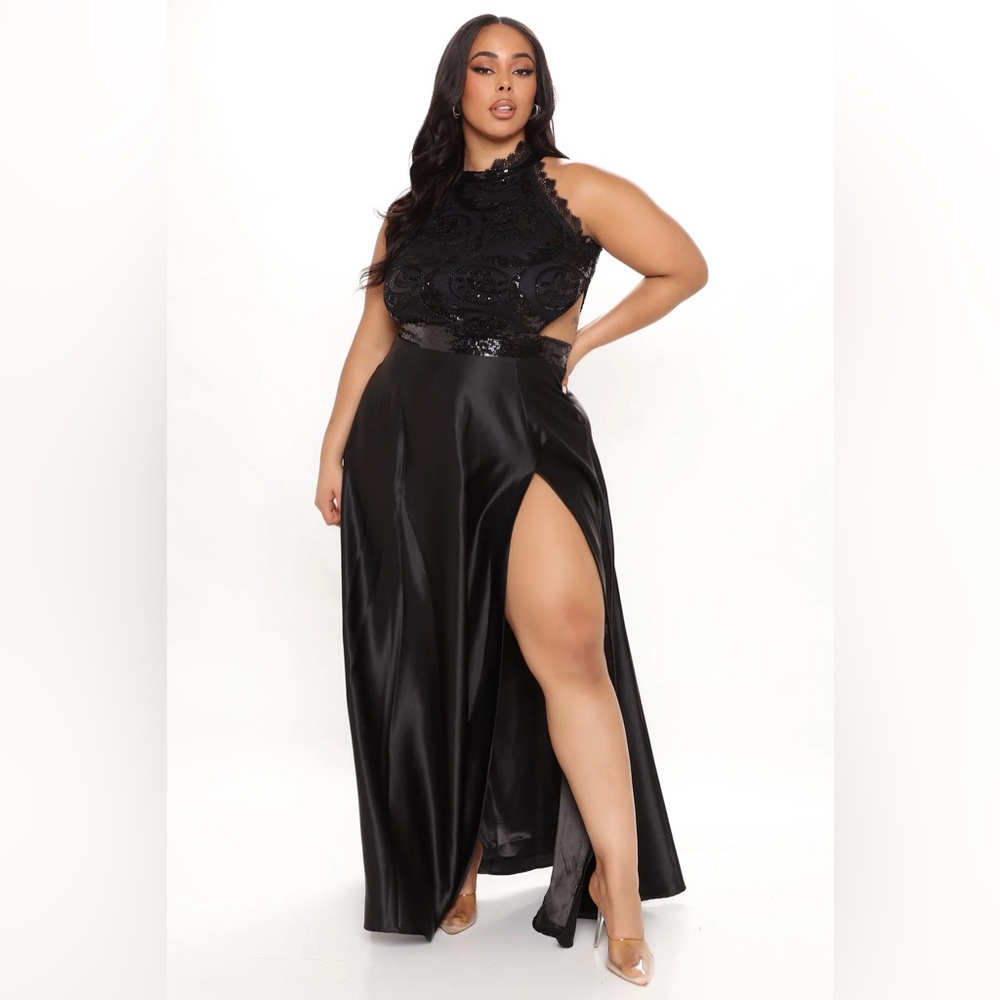 Elegant Black Sleeveless Gown with High Slit